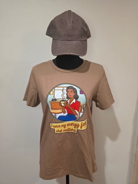 Alani Luxury "Reserve My Energy" Graphic T-Shirt & Taupe Hat Combo